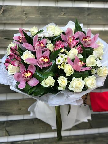 Букет цветов из: Розы и Хризантемы в Козино