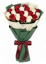 Букет Микс из красных и белых роз в Козино