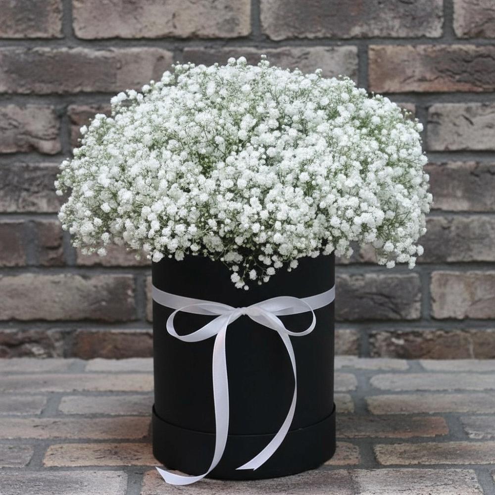 Цветочная композиция из Гипсофила в шляпной коробке в Козино