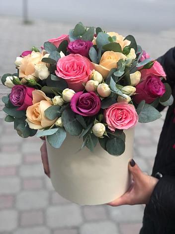Цветочная композиция из Розы в шляпной коробке в Козино