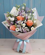 Букет цветов из:  Лизиантусы, Розы, Альстромерии и Гипсофила в Козино