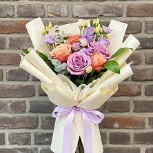 Букет цветов из:  Лизиантусы и Розы в Козино