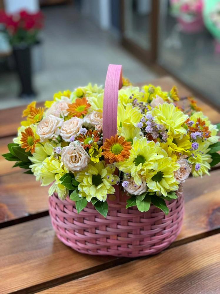 Цветочная композиция из Хризантемы и Розы в корзине в Козино