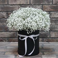 Цветочная композиция из Гипсофила в шляпной коробке в Козино