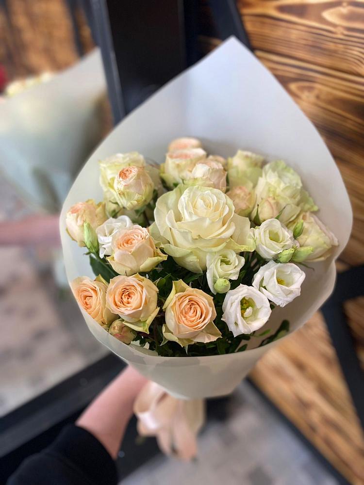 Букет цветов из: Розы и Лизиантусы в Козино